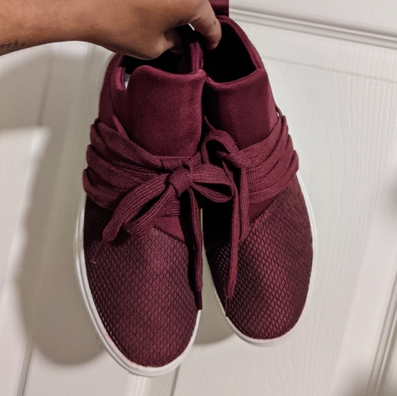 3for30!!! Maroon slip on sneakers - Picture 2 of 10